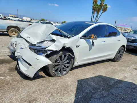5YJ3E1EB1LF667678 — 2020 Tesla Model 3, Parte delantera (Front End), fotos antes de reparar