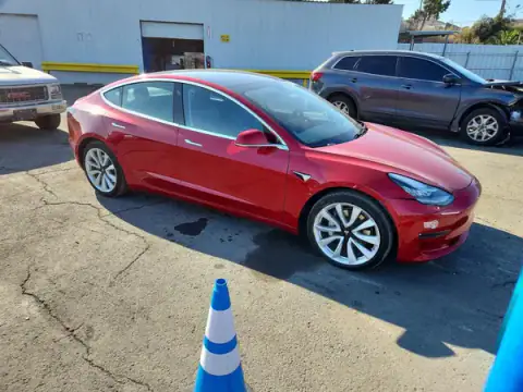 5YJ3E1EB7LF638170 — 2020 Tesla Model 3, zdjęcie 4 z Copart 28.09.2026, Tył