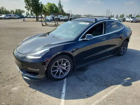 5YJ3E1EB6LF663061 — 2020 Tesla Model 3, Tył (Rear End), zdjęć przed naprawą