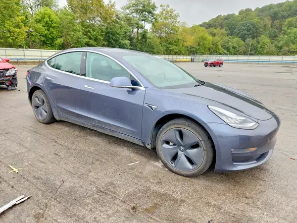 5YJ3E1EB6LF787007 — 2020 Tesla Model 3, zdjęcie 4 z Copart 01.10.2026, Przód