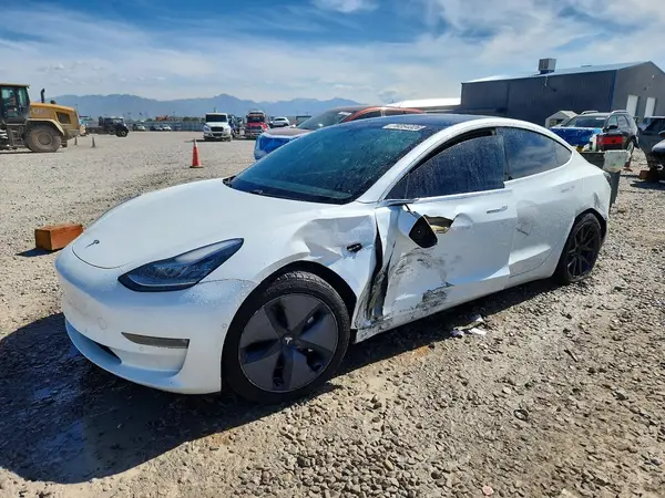 5YJ3E1EB4LF650664 — 2020 Tesla Model 3, Боковая часть (Side), фото до ремонта