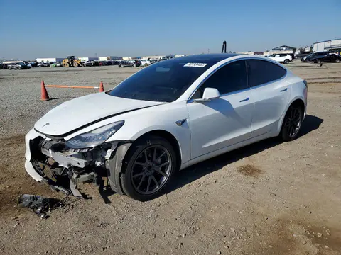 5YJ3E1EA2LF590553 — 2020 Tesla Model 3, Parte delantera (Front End), fotos antes de reparar