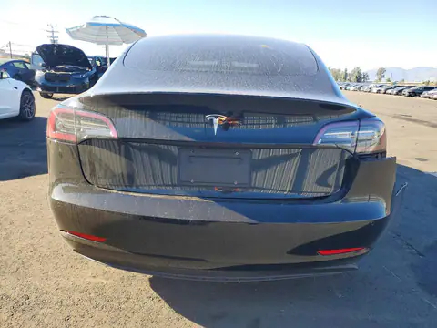 5YJ3E1EA5LF745967 — 2020 Tesla Model 3, უკანა ნაწილი, ფოტოები შეკეთებამდე
