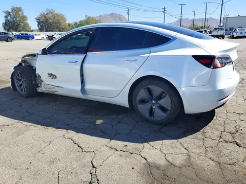 5YJ3E1EA8LF660511 — 2020 Tesla Model 3, foto 2 de Copart 29.10.2026, Parte delantera