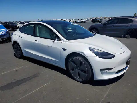 5YJ3E1EA1MF989875 — 2021 Tesla Model 3, foto 4 de Copart 28.10.2026, Lateral