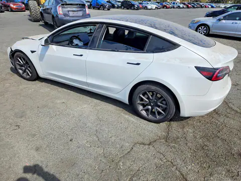 5YJ3E1EBXMF027647 — 2021 Tesla Model 3, фото 2 з Copart 30.10.2026, Передня частина