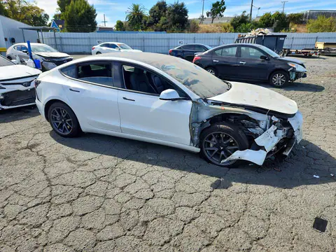 5YJ3E1EBXMF027647 — 2021 Tesla Model 3, фото 4 з Copart 30.10.2026, Передня частина