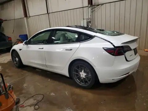 5YJ3E1EA9MF858807 — 2021 Tesla Model 3, photo 2 from Copart 20.10.2026, Side