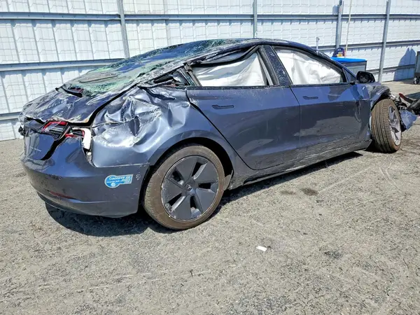 5YJ3E1EB6MF914985 — 2021 Tesla Model 3, фото 3 с аукциона Copart, Опрокидывание