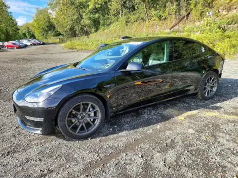 5YJ3E1EB0MF992565 Tesla Model 3 2021 — uszkodzenie Tył, zdjęcie przed naprawą