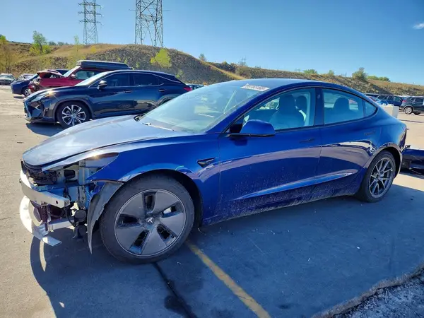5YJ3E1EB4MF836819 Tesla Model 3 2021 — uszkodzenie Przód, zdjęcie przed naprawą