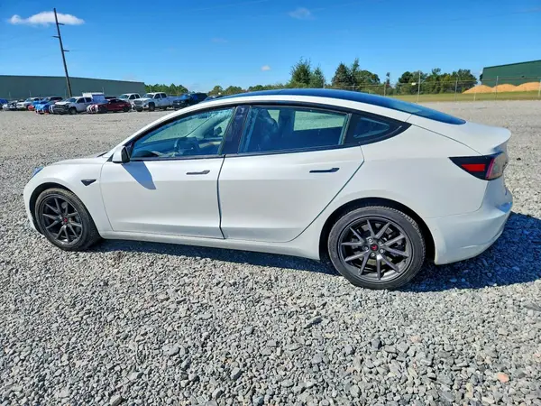 5YJ3E1EB5MF979925 — 2021 Tesla Model 3, фото 2 с аукциона Copart, Передняя часть