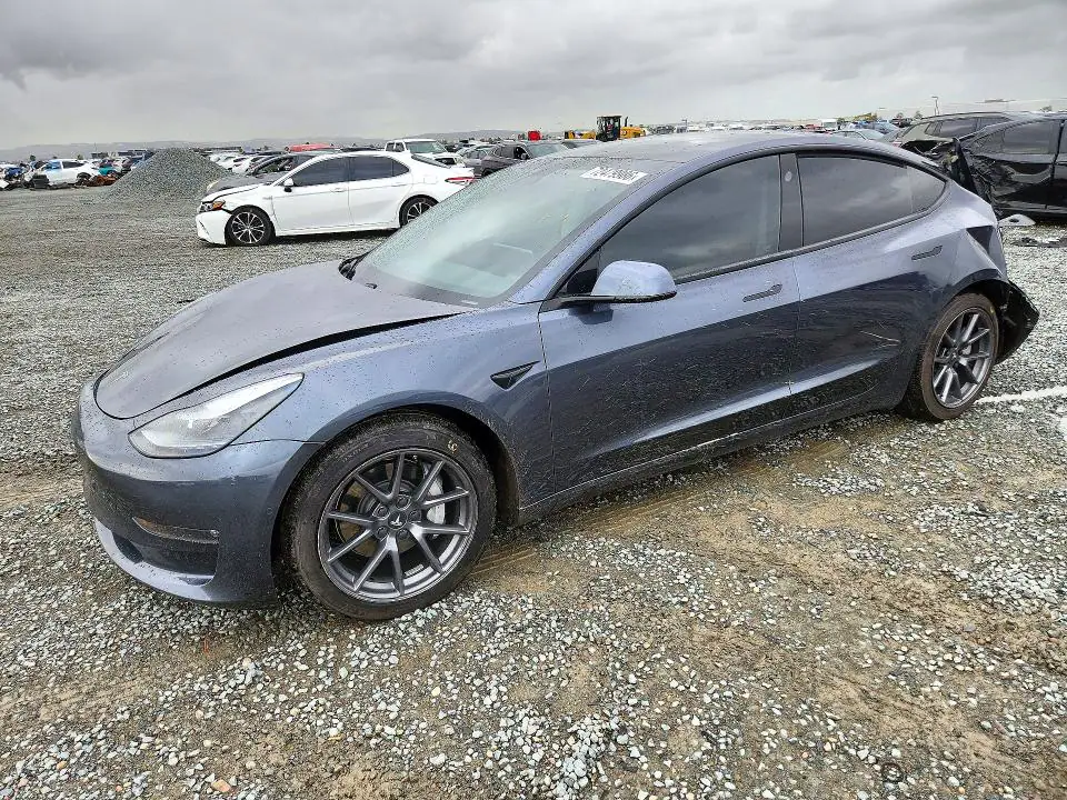 5YJ3E1EB0MF879621 Tesla Model 3 2021 — daño Parte trasera, foto antes de reparar