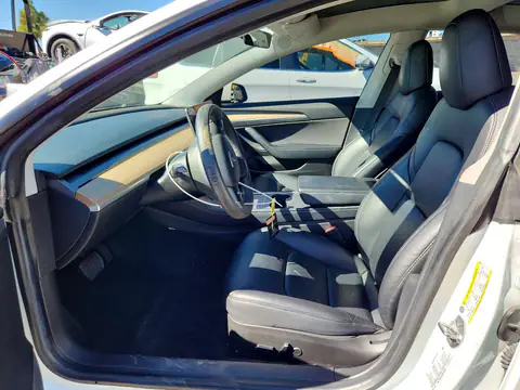 5YJ3E1EA8MF069645 — 2021 Tesla Model 3, Передня частина, фото до ремонту