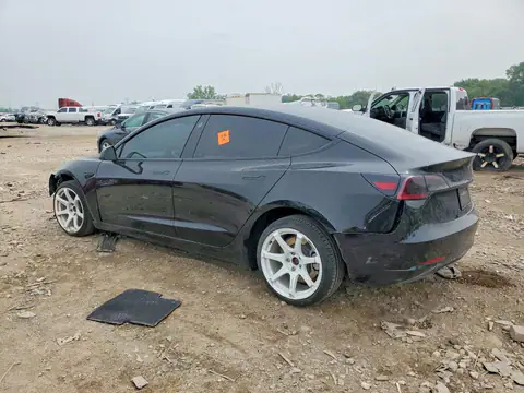 5YJ3E1EBXNF127149 — 2022 Tesla Model 3, zdjęcie 2 z Copart 28.10.2026, Przód