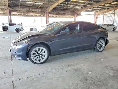 5YJ3E1EB4NF128541 — 2022 Tesla Model 3, Parte trasera (Rear End), fotos antes de reparar