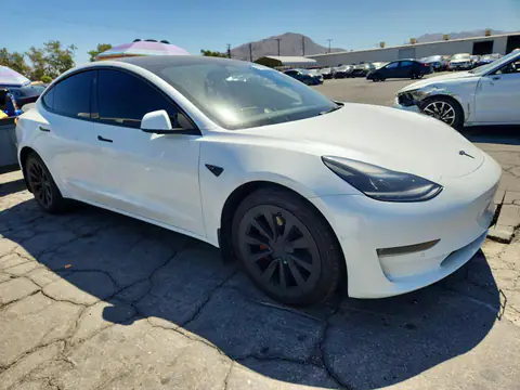 5YJ3E1EB4NF132752 — 2022 Tesla Model 3, photo 4 from Copart 15.10.2026, Side