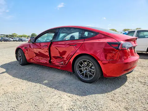 5YJ3E1EB6NF317899 — 2022 Tesla Model 3, foto 2 de Copart 23.10.2026, Lateral