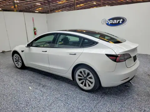 5YJ3E1EA2NF371126 — 2022 Tesla Model 3, photo 2 from Copart 21.09.2026, Rear end