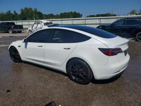 5YJ3E1EC6NF311691 — 2022 Tesla Model 3, zdjęcie 2 z Copart, Przód