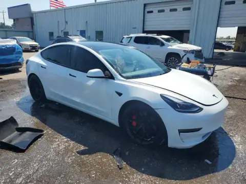 5YJ3E1EC6NF311691 — 2022 Tesla Model 3, zdjęcie 4 z Copart, Przód
