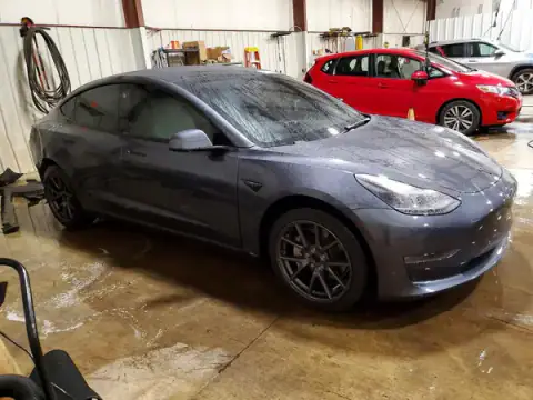 5YJ3E1EB7NF251637 — 2022 Tesla Model 3, zdjęcie 4 z Copart 20.10.2026, Tył