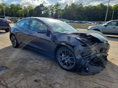 5YJ3E1EB2NF335283 — 2022 Tesla Model 3, zdjęcie 4 z Copart 22.10.2026, Przód
