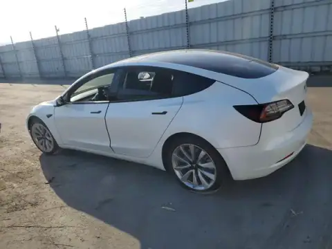5YJ3E1EB7NF142546 — 2022 Tesla Model 3, foto 2 de Copart, Parte trasera