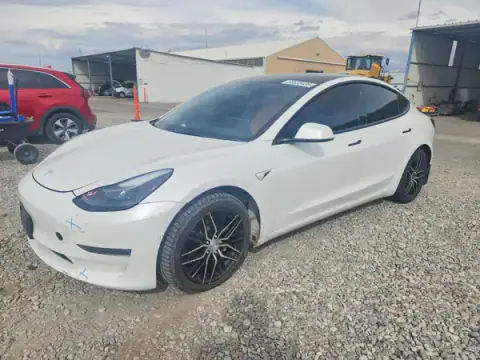 5YJ3E1EB3NF132418 — 2022 Tesla Model 3, Передня частина (Front End), фото до ремонту