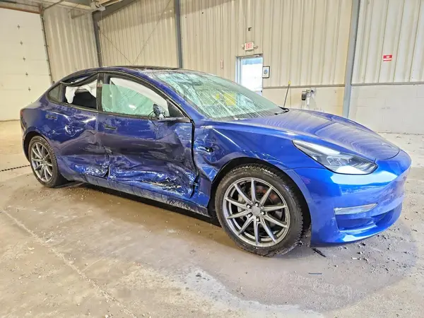 5YJ3E1EB5NF187078 — 2022 Tesla Model 3, zdjęcie 4 z Copart, Bok