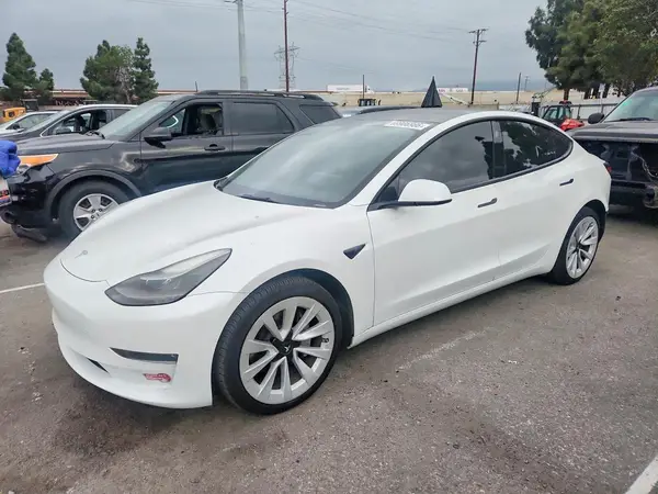 5YJ3E1EB8NF226892 Tesla Model 3 2022 — uszkodzenie Tył, zdjęcie przed naprawą