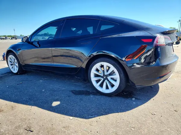 5YJ3E1EB6NF185064 — 2022 Tesla Model 3, фото 2 с аукциона Copart, Боковая часть