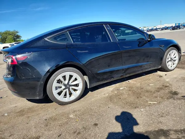5YJ3E1EB6NF185064 — 2022 Tesla Model 3, фото 3 с аукциона Copart, Боковая часть