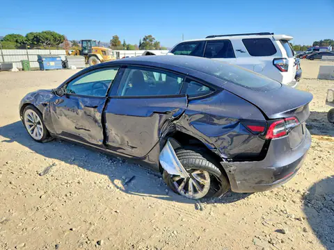5YJ3E1EB5NF297953 — 2022 Tesla Model 3, photo 2 from Copart 15.10.2026, Rear end