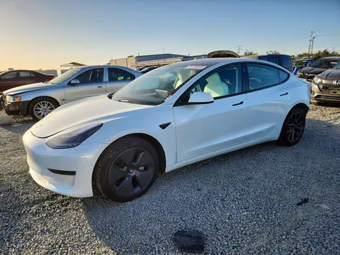 5YJ3E1EA7NF376502 — 2022 Tesla Model 3, Parte trasera (Rear End), fotos antes de reparar