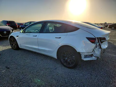 5YJ3E1EA7NF376502 — 2022 Tesla Model 3, photo 2 from Copart 23.10.2026, Rear end