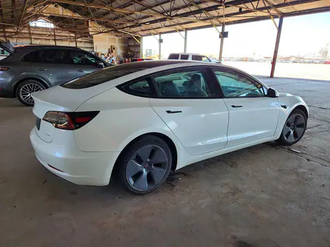5YJ3E1EB4PF388862 — 2023 Tesla Model 3, zdjęcie 3 z Copart 19.10.2026, Przód