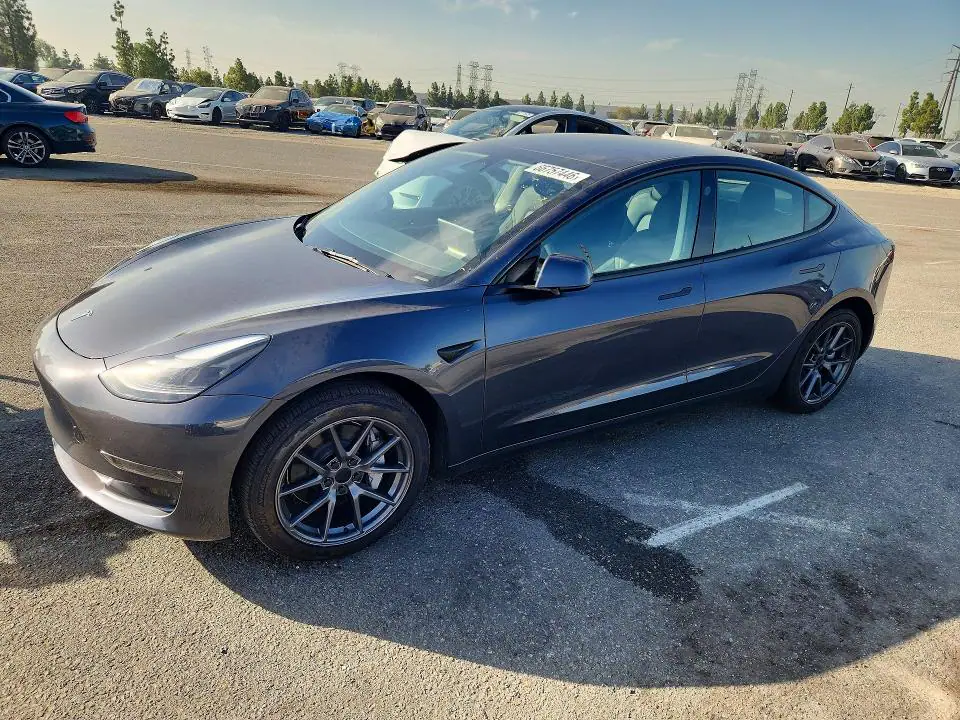 5YJ3E1EB3PF714263 Tesla Model 3 2023 — повреждение Боковая часть, фото до ремонта
