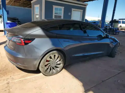 5YJ3E1EC2PF626328 — 2023 Tesla Model 3, zdjęcie 3 z Copart, Przód