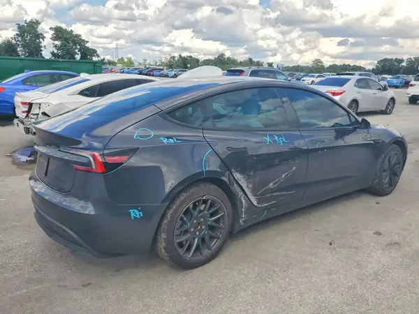 5YJ3E1EB9RF854224 — 2024 Tesla Model 3, фото 3 с аукциона Copart, Боковая часть