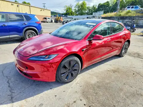 5YJ3E1EB5RF813105 — 2024 Tesla Model 3, Inundación (Water/Flood), fotos antes de reparar