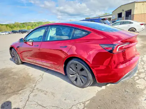 5YJ3E1EB5RF813105 — 2024 Tesla Model 3, foto 2 de Copart, Inundación