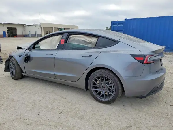 5YJ3E1EB8RF853534 — 2024 Tesla Model 3, фото 2 с аукциона Copart, Передняя часть