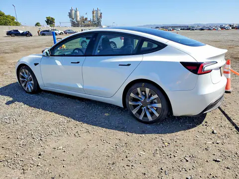 5YJ3E1EB2SF967342 — 2025 Tesla Model 3, фото 2 с аукциона Copart 29.09.2026, Боковая часть