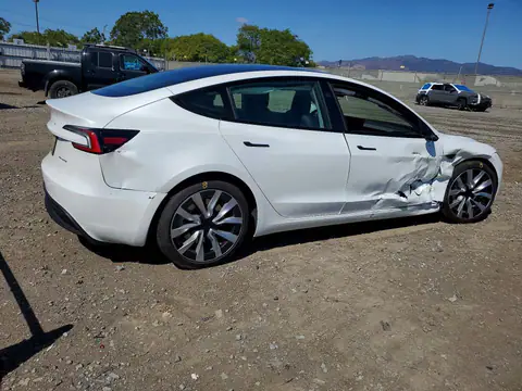 5YJ3E1EB2SF967342 — 2025 Tesla Model 3, фото 3 с аукциона Copart 29.09.2026, Боковая часть