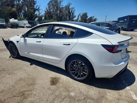 5YJ3E1EA9SF025392 — 2025 Tesla Model 3, photo 2 from Copart 13.10.2026, Front end