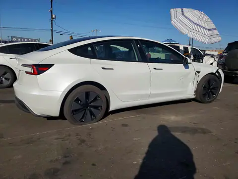 5YJ3E1EA9SF042323 — 2025 Tesla Model 3, фото 3 с аукциона Copart 26.10.2026, ПЕРЕДНЯЯ ЧАСТЬ