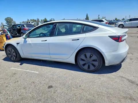5YJ3E1EA7SF058732 — 2025 Tesla Model 3, foto 2 de Copart 27.10.2026, Incendio