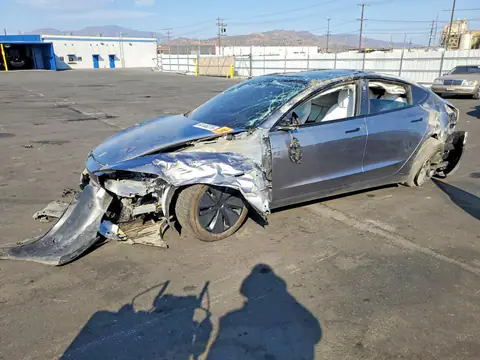5YJ3E1EB1SF050635 — 2025 Tesla Model 3, опрокидывание (Rollover), фото до ремонта