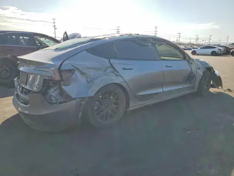 5YJ3E1EB1SF050635 — 2025 Tesla Model 3, foto 3 de Copart 28.10.2026, Vuelco